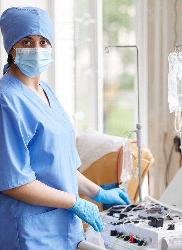 nurse-working-with-medical-equipment-SDLQ8CC-2.jpg